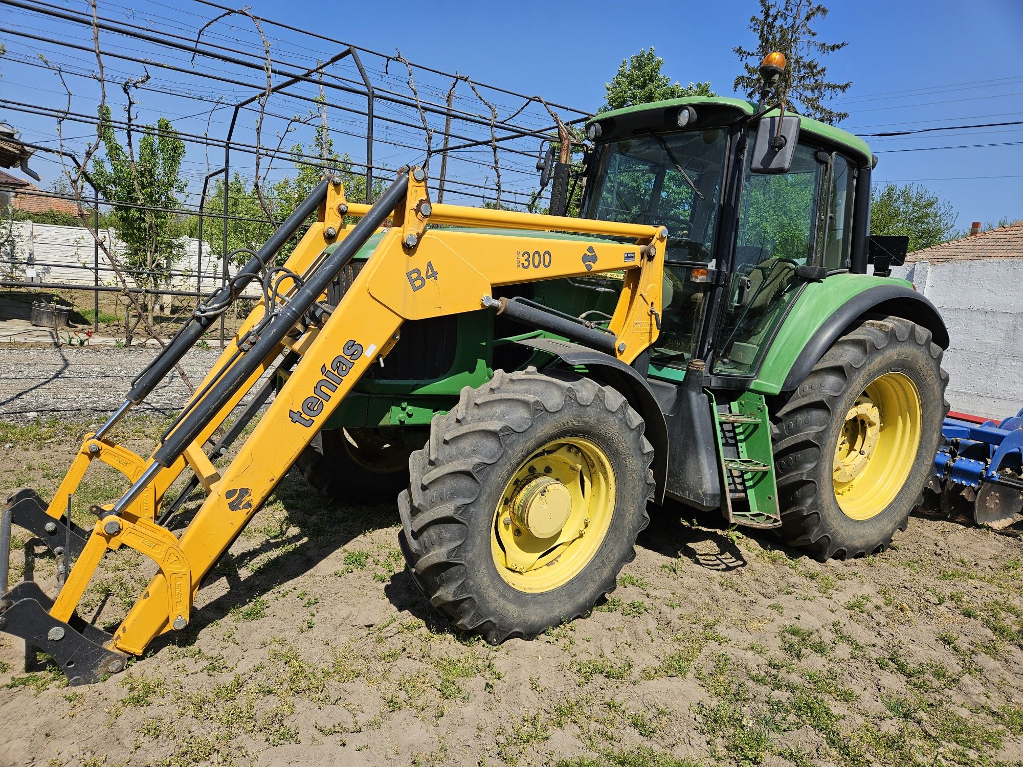 Tractor John Deer 6530 cu încărcător