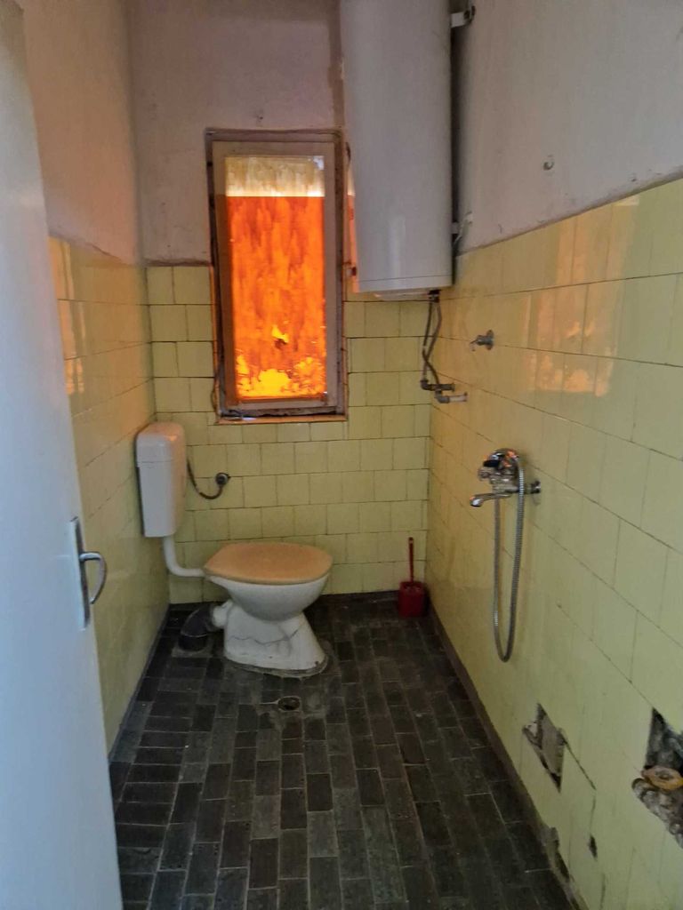Продава се Етаж от къща в Плевен, Широк център - 48 кв.м за 1000 €/кв.м - Снимка #8