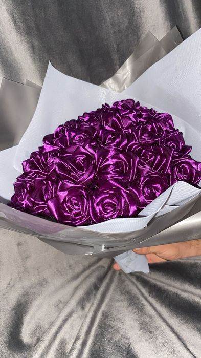 Розы из атласных лент