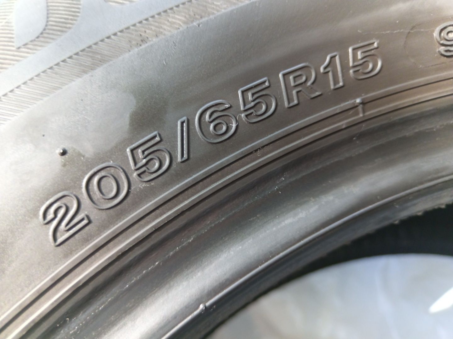 Гуми BRIDGESTONE, зимни /205-65-R15/ пълен комплект.