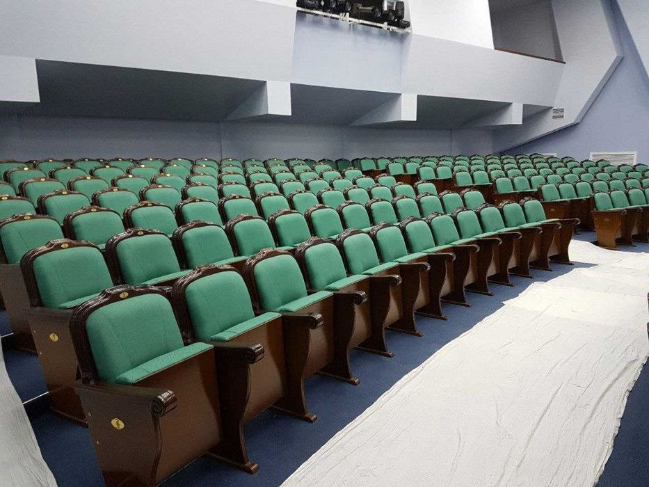 Театральные кресла