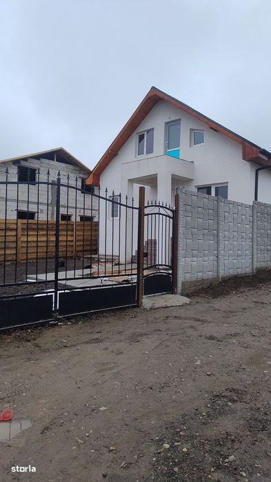 Casa cu Mansardă in Lumina, centru