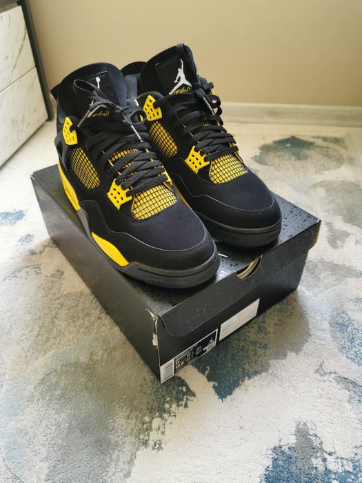 Air Jordan 4 “Thunder”
