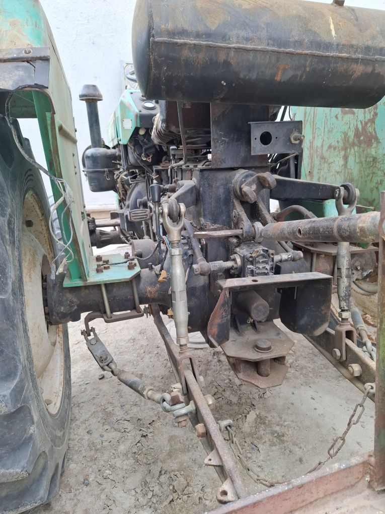 By 304-2 mini traktor sotuvda