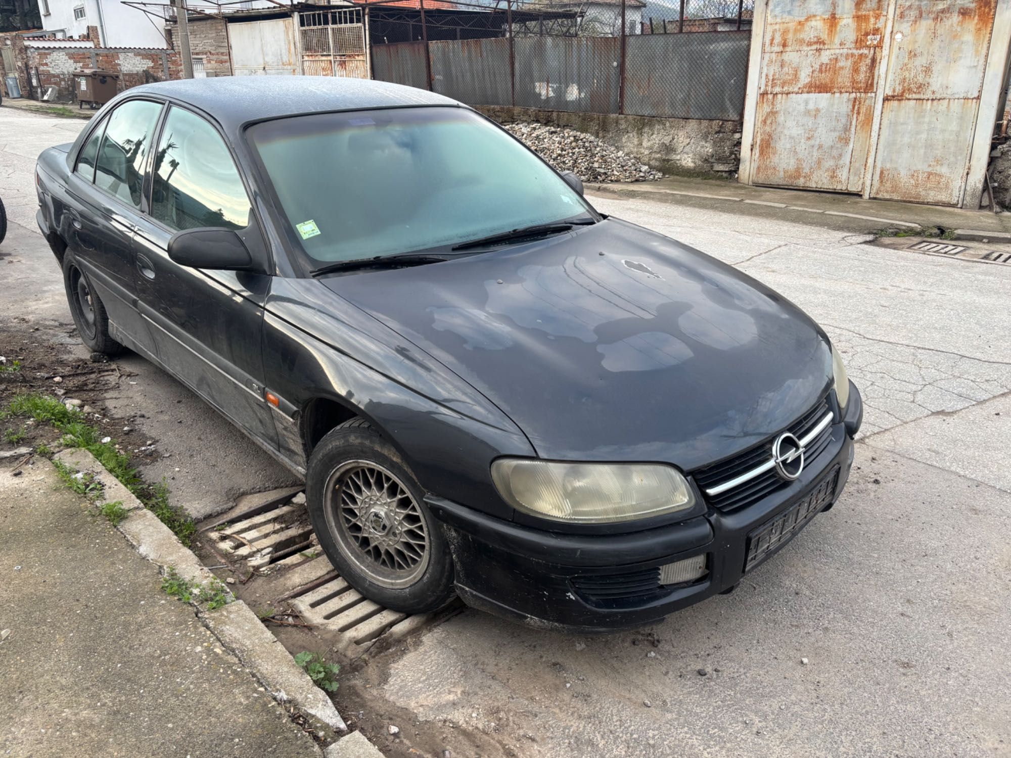 Opel omega 1.8 i на части
