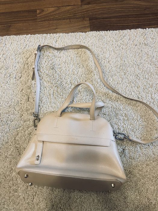 Бежова чанта Furla 27х10х20