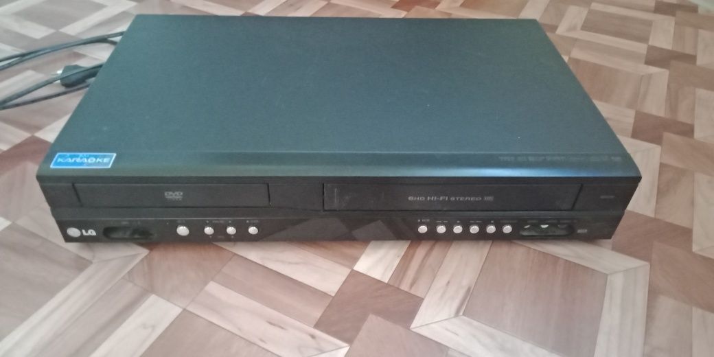 DVD player. Диск и кассета