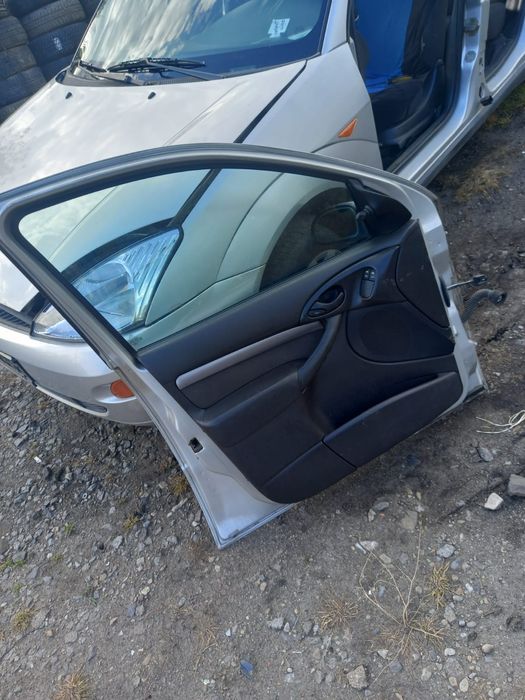 Vand usa stanga fata ford focus 1 impecabila complecta