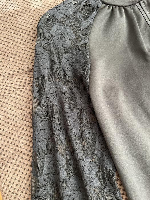 Широка черна рокля с дантелени ръкави размер С-М