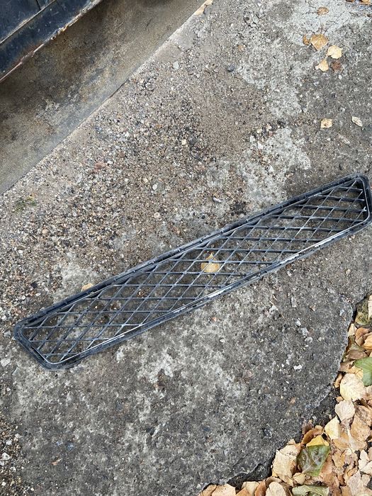 Решотка бампера на тоету камри 40