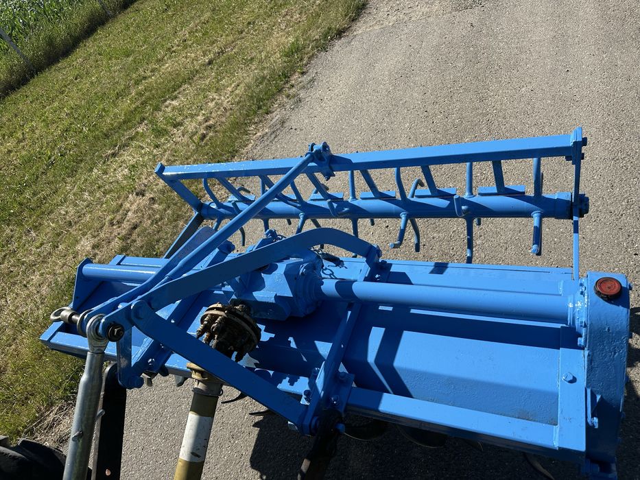 Freză de pământ . Recent adusă!