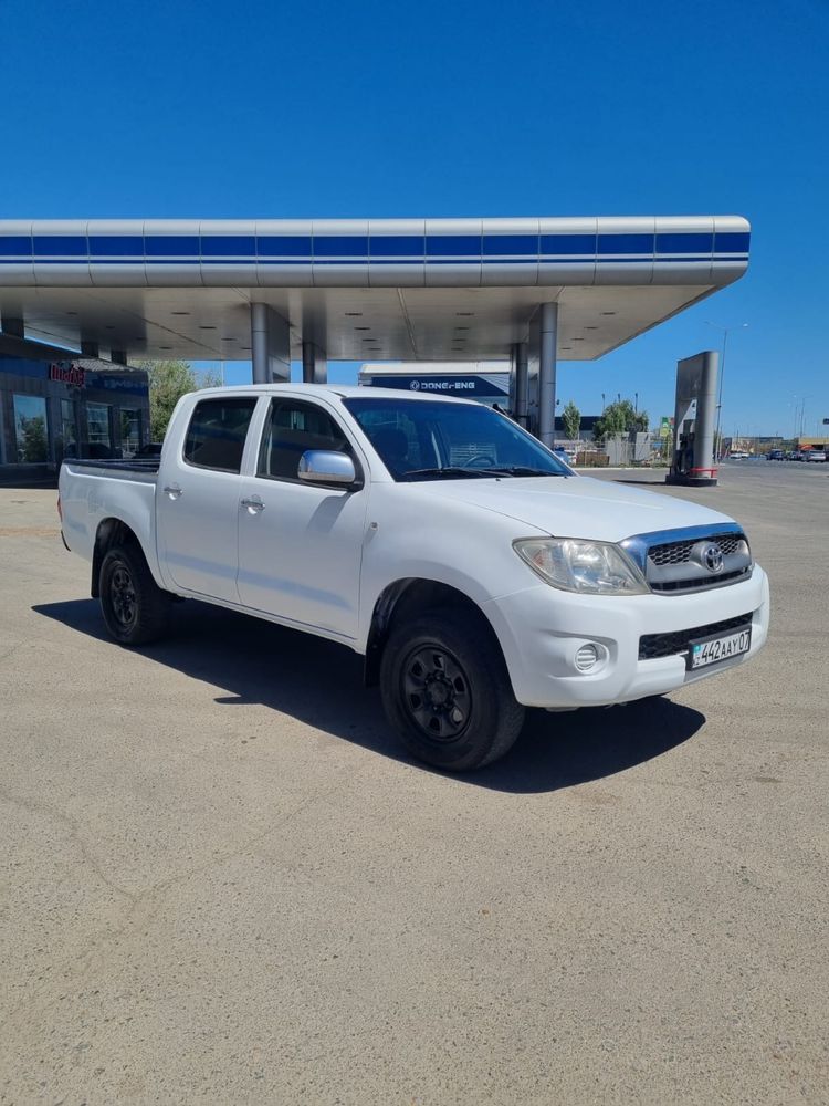 Пикап Toyota Hilux