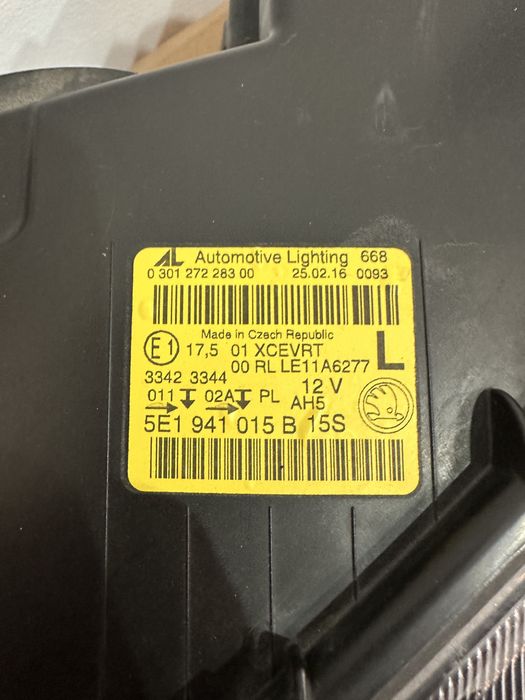 Far stanga skoda octavia 3 bixenon adaptiv led Europa