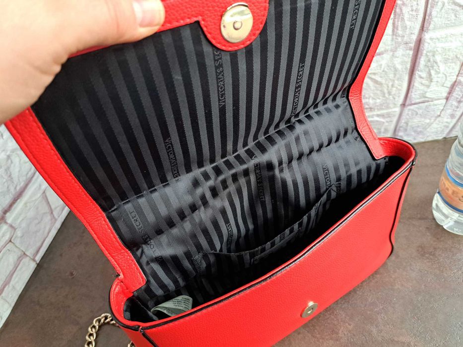 дамска чанта,Victoria's Secret червена малка чантичка