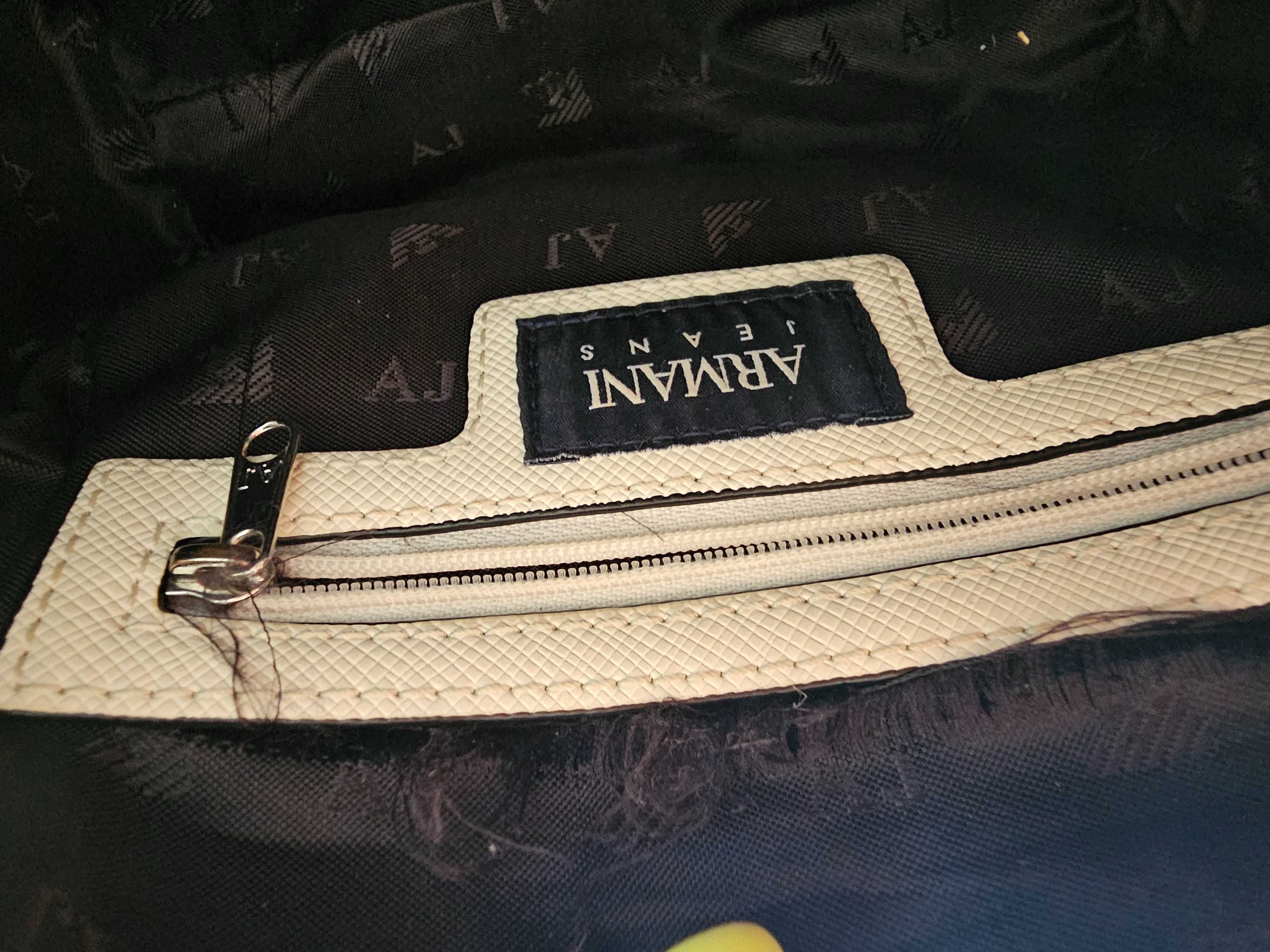 Бяла дамска чанта Armani Jeans. Оригинална.