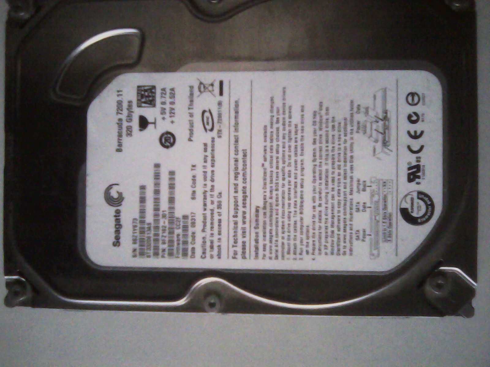 Продам Дисковод  Teac FD-05HG-8785 F и два HDD диска на 250Gb и 320Gb.