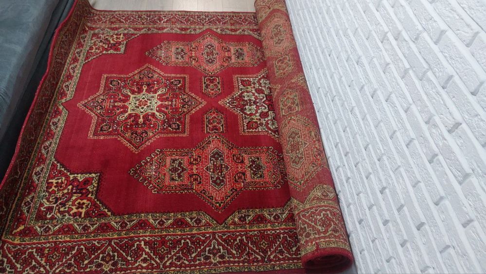 Шерстяной ковер.