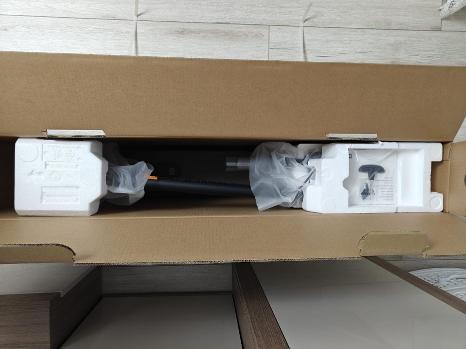 Trotineta electrica Xiaomi Mi Electric Scooter Essential