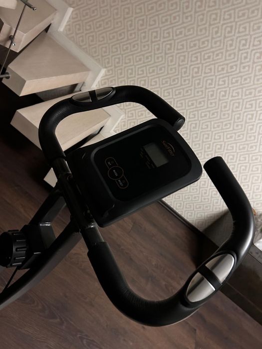 Bicicletă de interior, ideală pentru antrenamente acasă