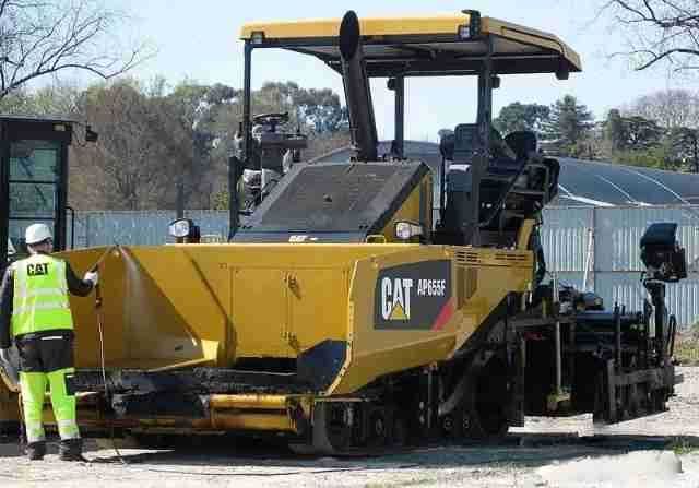 Гусеничный асфальтоукладчик CAT [AP 655F] 6-8м