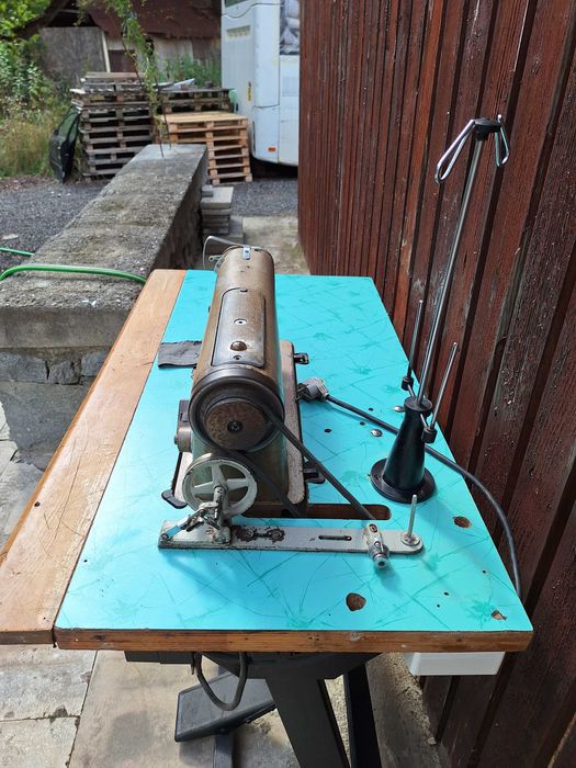 Masina de cusut industriala