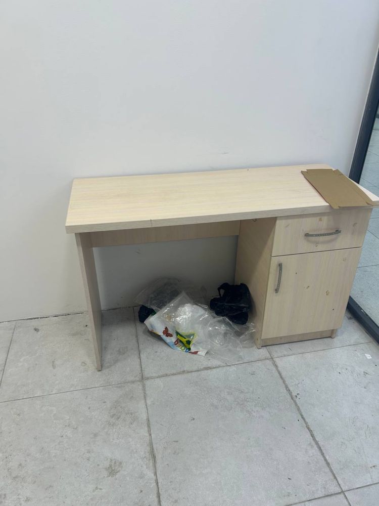 Продаю мебель для магазина нижнего белья шкаф , вешалка