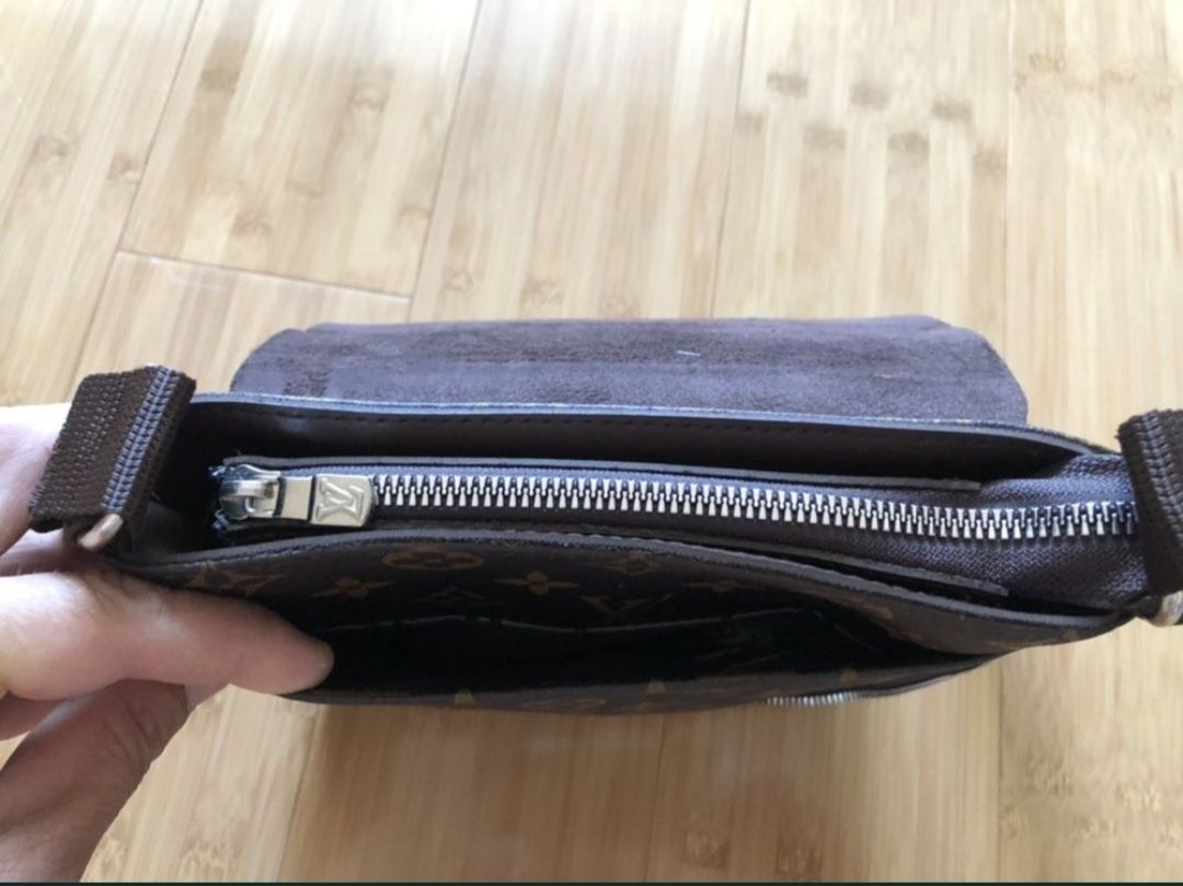 Borsete Louis Vuitton--Stil Calitate si Elegantă