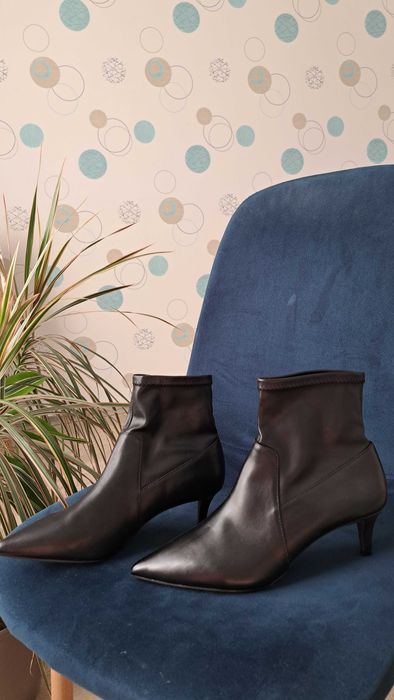 Ghetuțe Bershka noi marimea 37, nepurtate