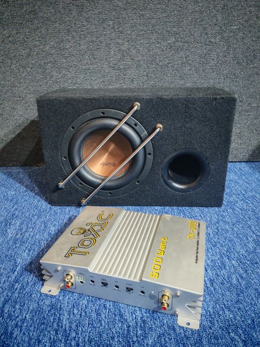 Subwoofer și stație auto