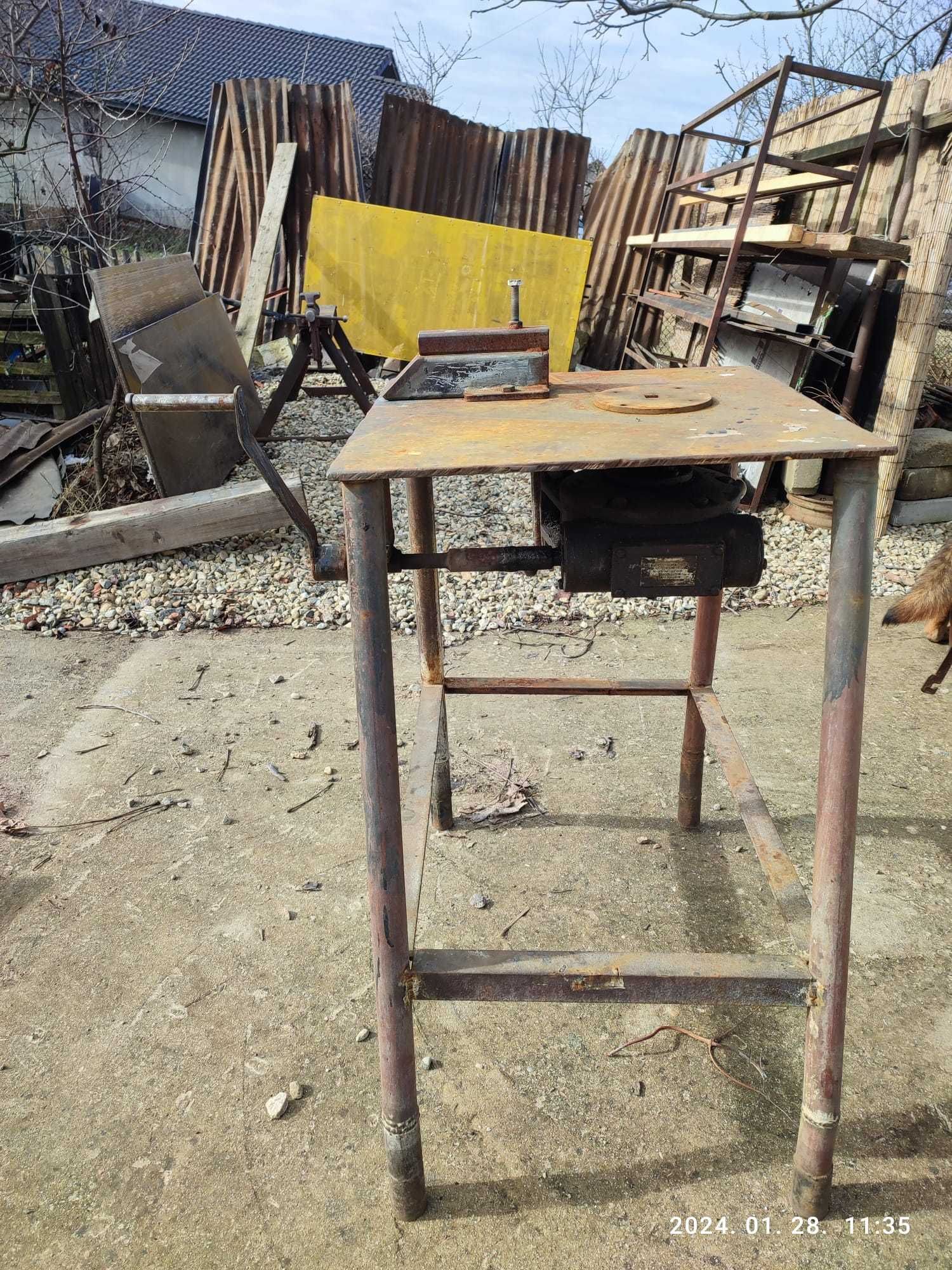 Maşină de îndoit fier forjat cu reductor