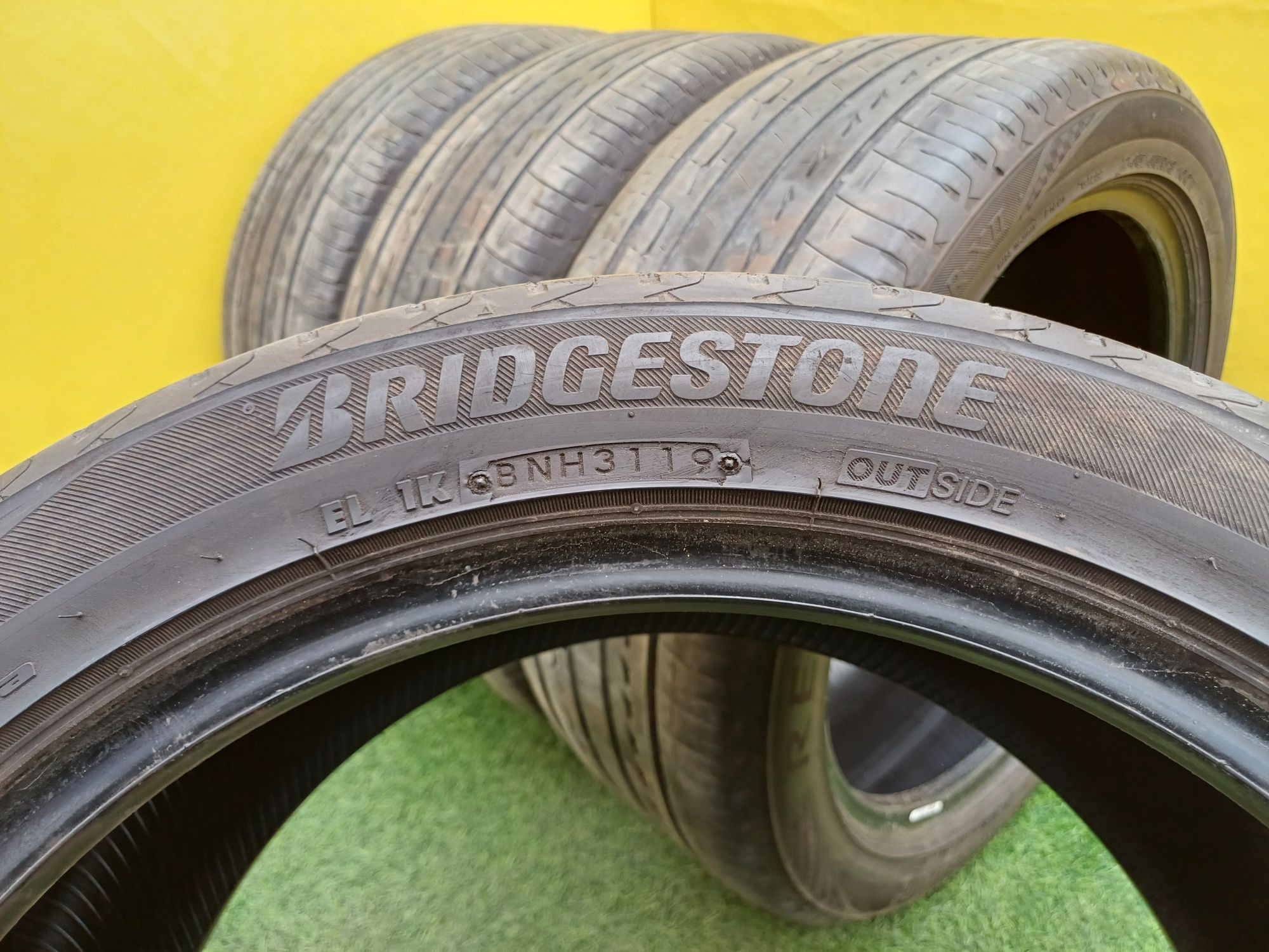 Шины 245/45 R18 Bridgestone комплект.