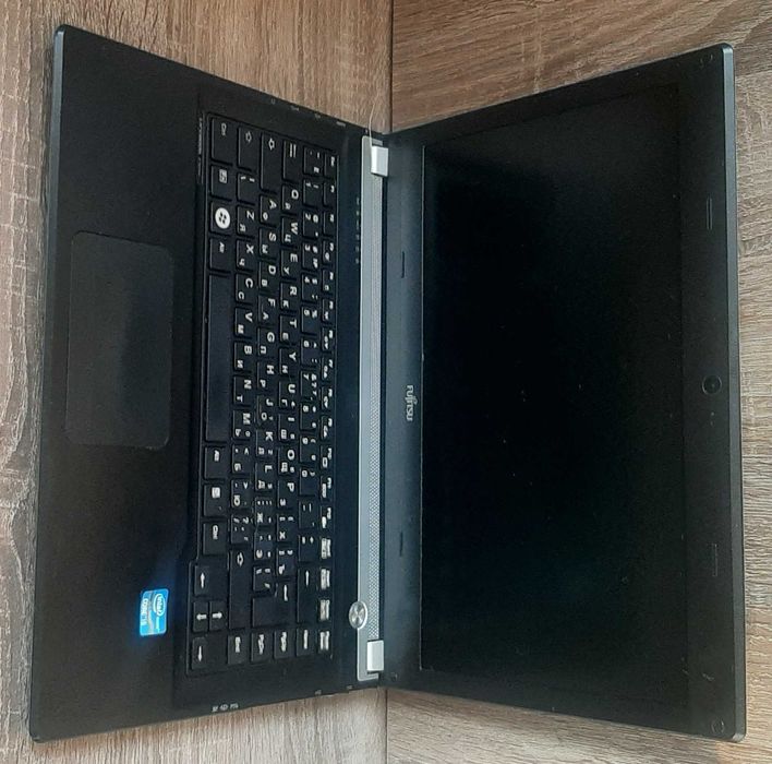 ноутбук  Fujitsu LifeBook UH552