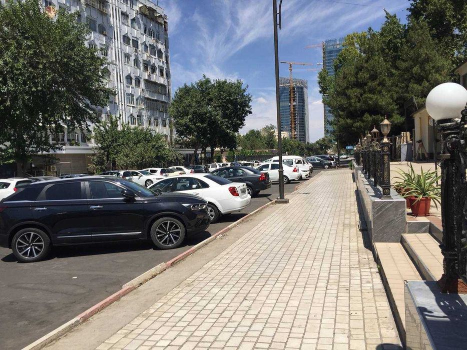 srochna uy sotiladi Narxoz inst oldida