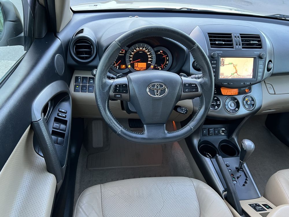 Toyota RAV4 2.2 diesel 150k.c 2012год. АВТОМАТИК 4х4