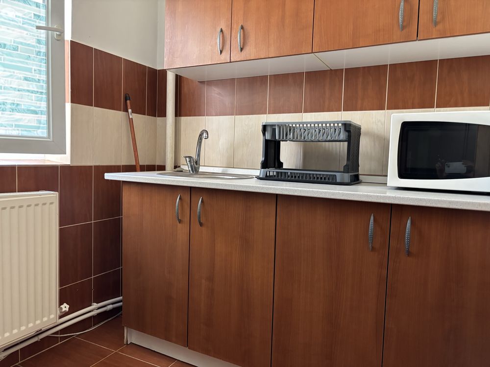 Proprietar inchiriez apartament 2 camere Hala Centrala