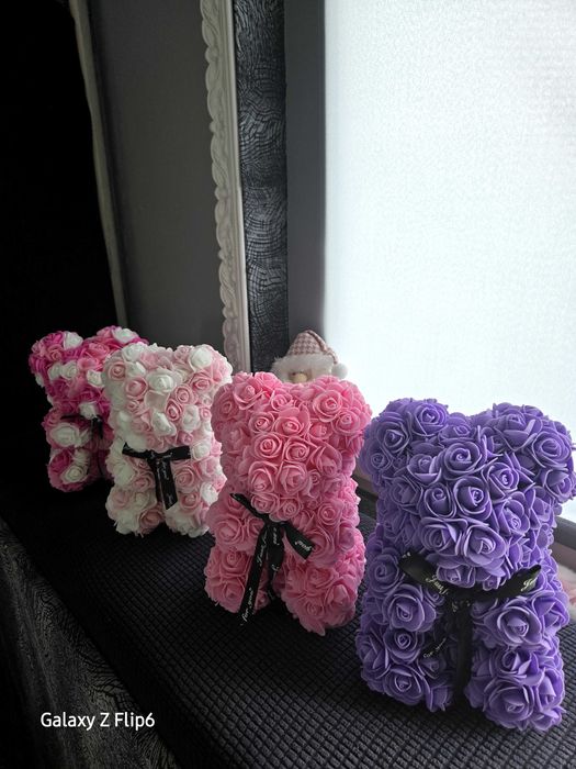 Всякакви видове мечета и сърца направени от вечни рози