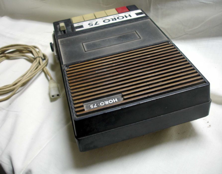HORO 75 - портативен ретро касетофон