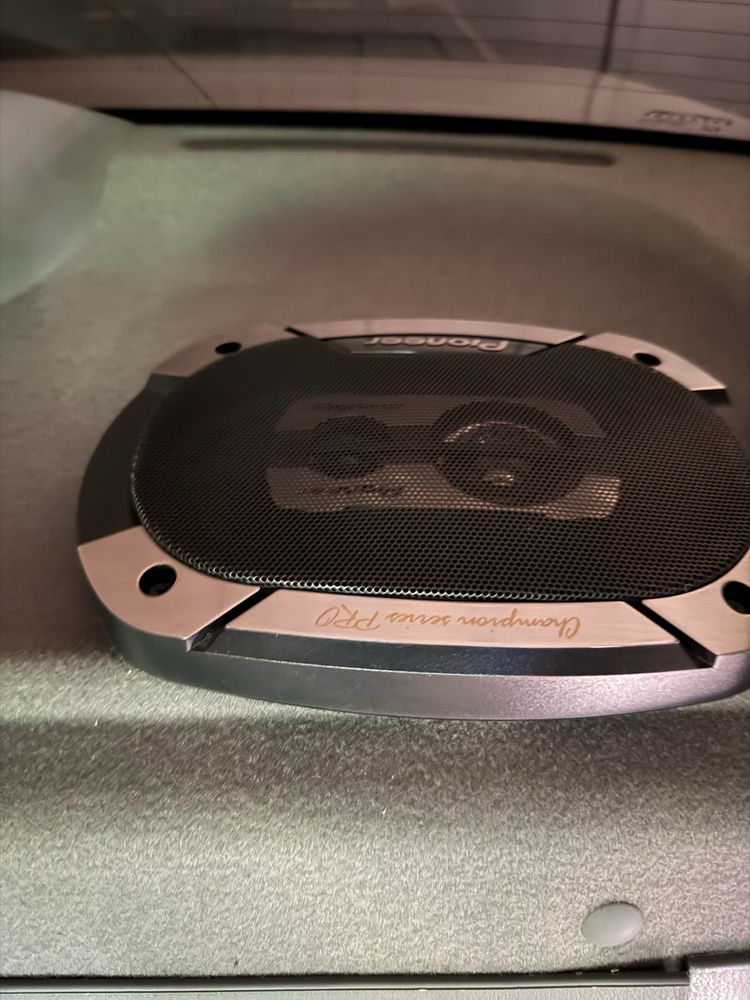 Pioneer kalonka usilitel sotiladi