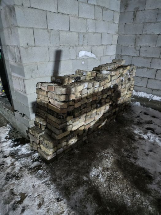 Кирпич красный отдам даром где то 400 500шт.