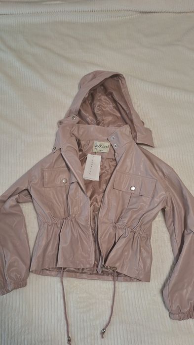 Розово кожено яке