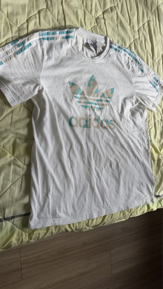 Adidas originals XL.