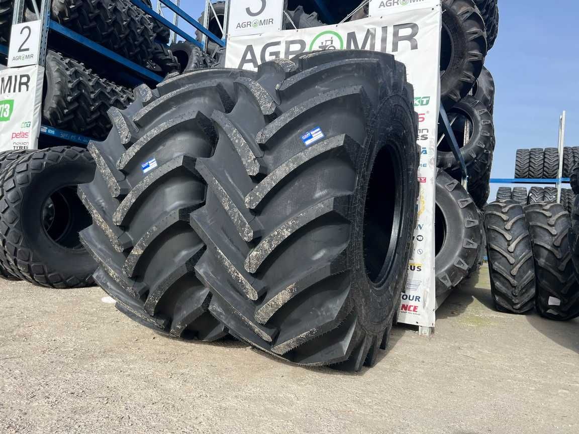 Cauciucuri noi radiale 800/65R32 181A8 pentru combina marca CEAT