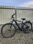 Bicicleta electrica cube cross race