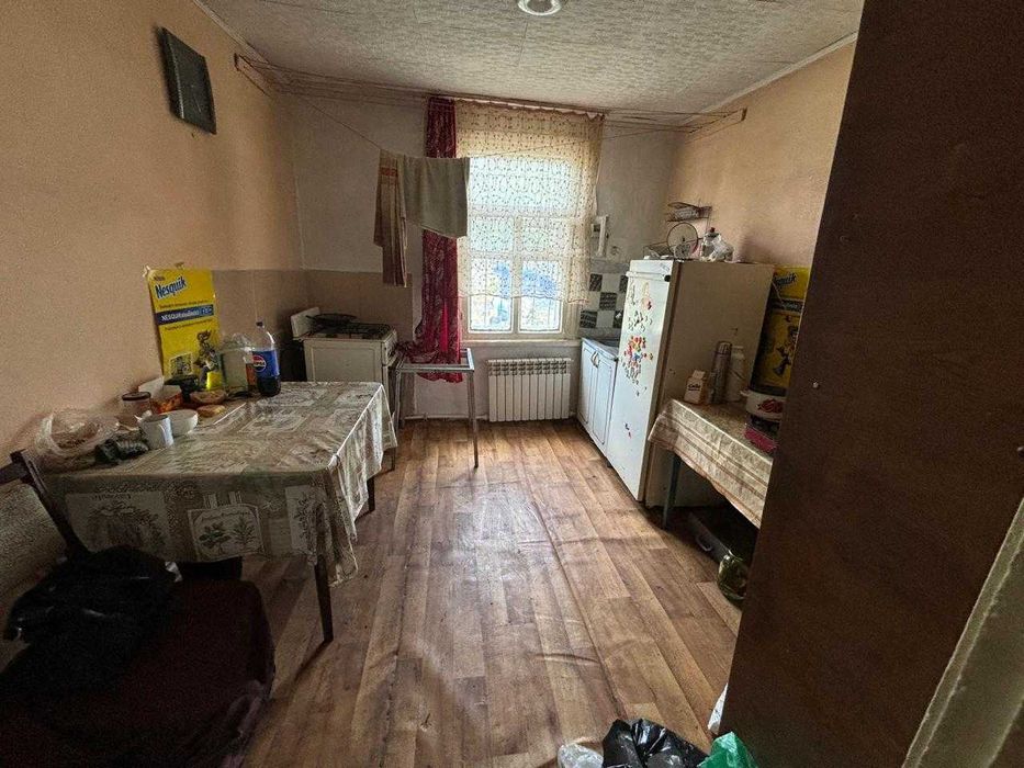 Продается 2-х квартира в Пришахтинске  на Заславского