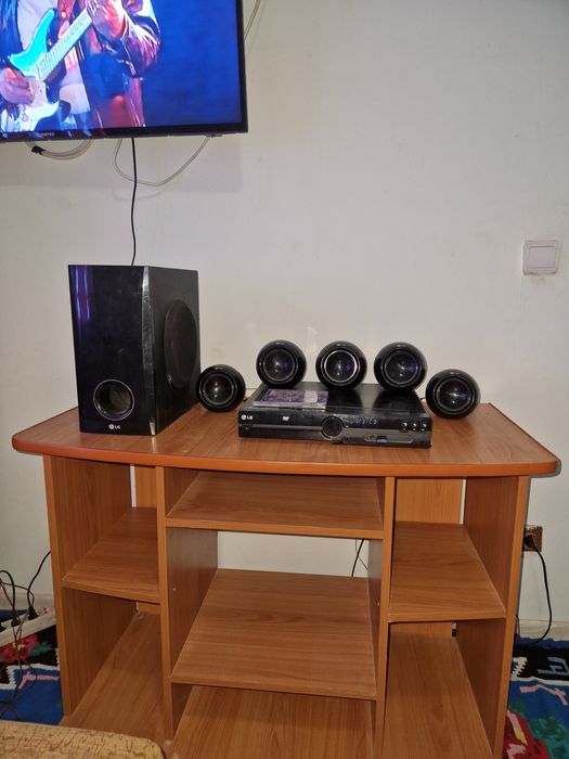 Vand boxe Tip 5.1 LG HT304SU in stare buna de functionare