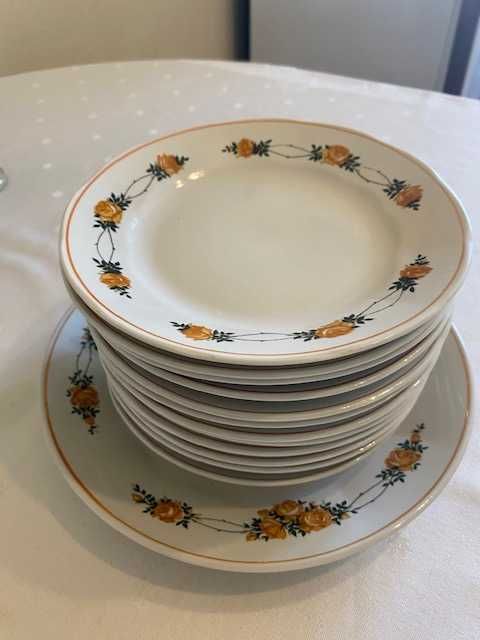 Набор тарелок из 13 предметов за 10000 тенге б/у