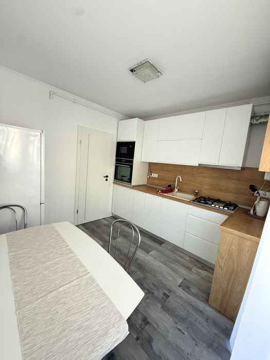 Inchiriez apartament 450e