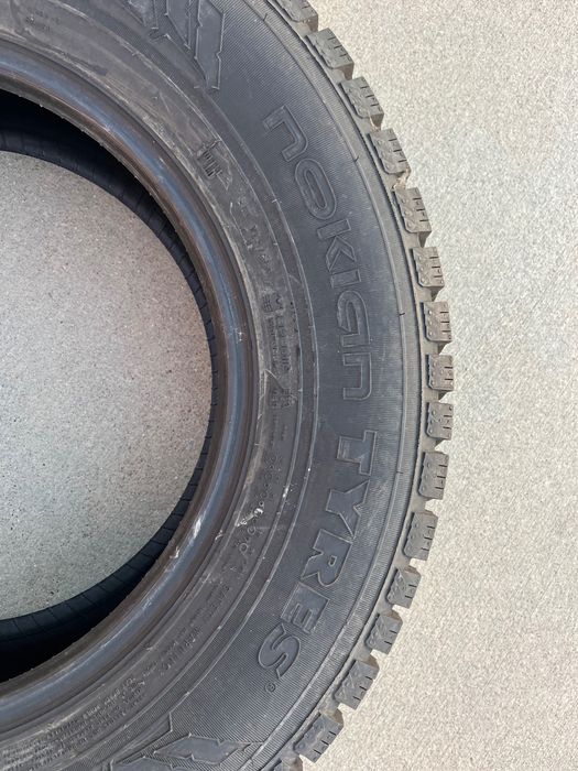 Продавам зимни гуми NOKIAN 225/70R15C Snowproof C