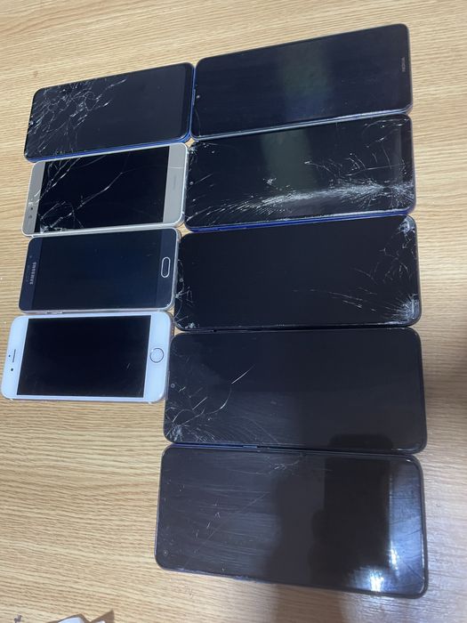 Lot telefoane defecte pentru piese