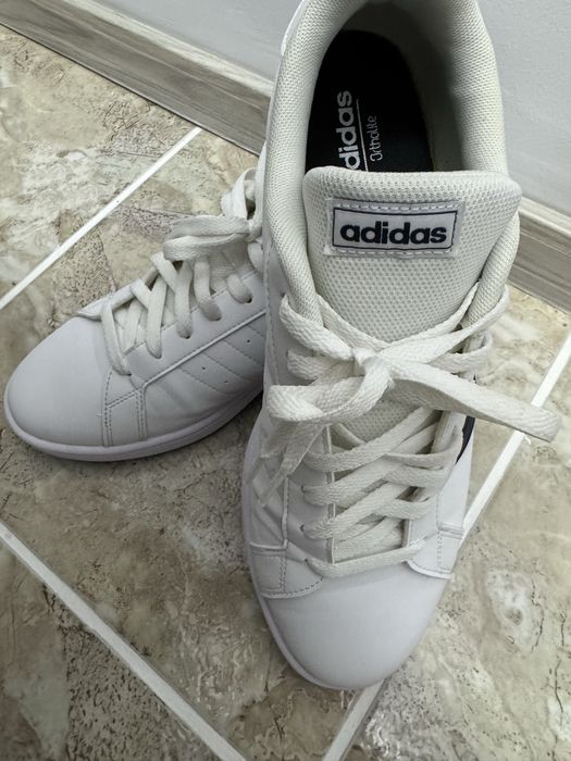 Incaltaminte :ADIDAS . Purtati o singura data ,
